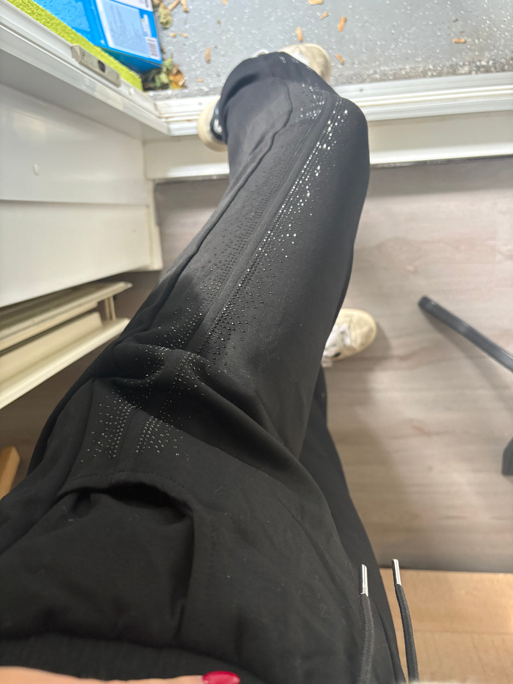 Jogging pants with glitter