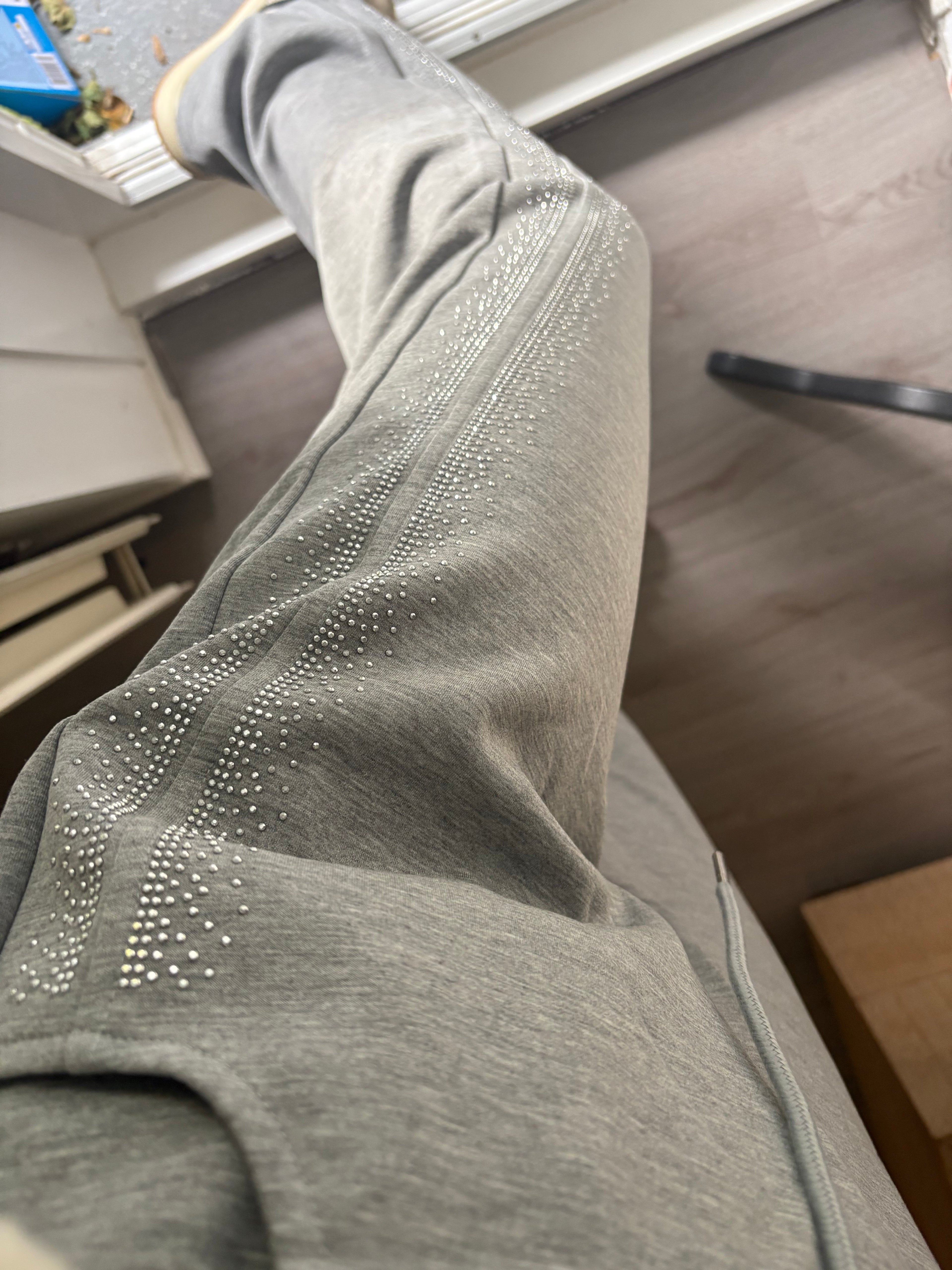 Jogging pants with glitter